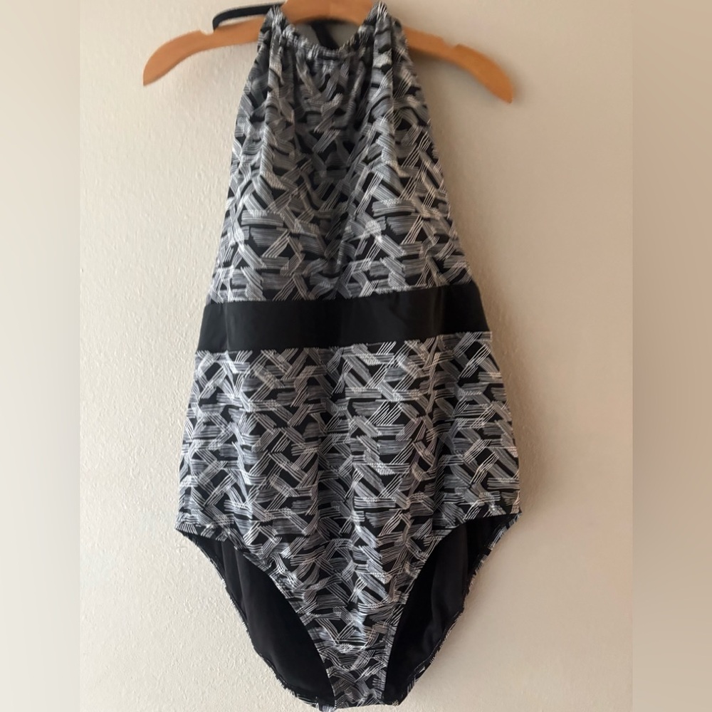 Time and Tru Black and Gray One Piece Swimsuit Plus Size 3X NWOT